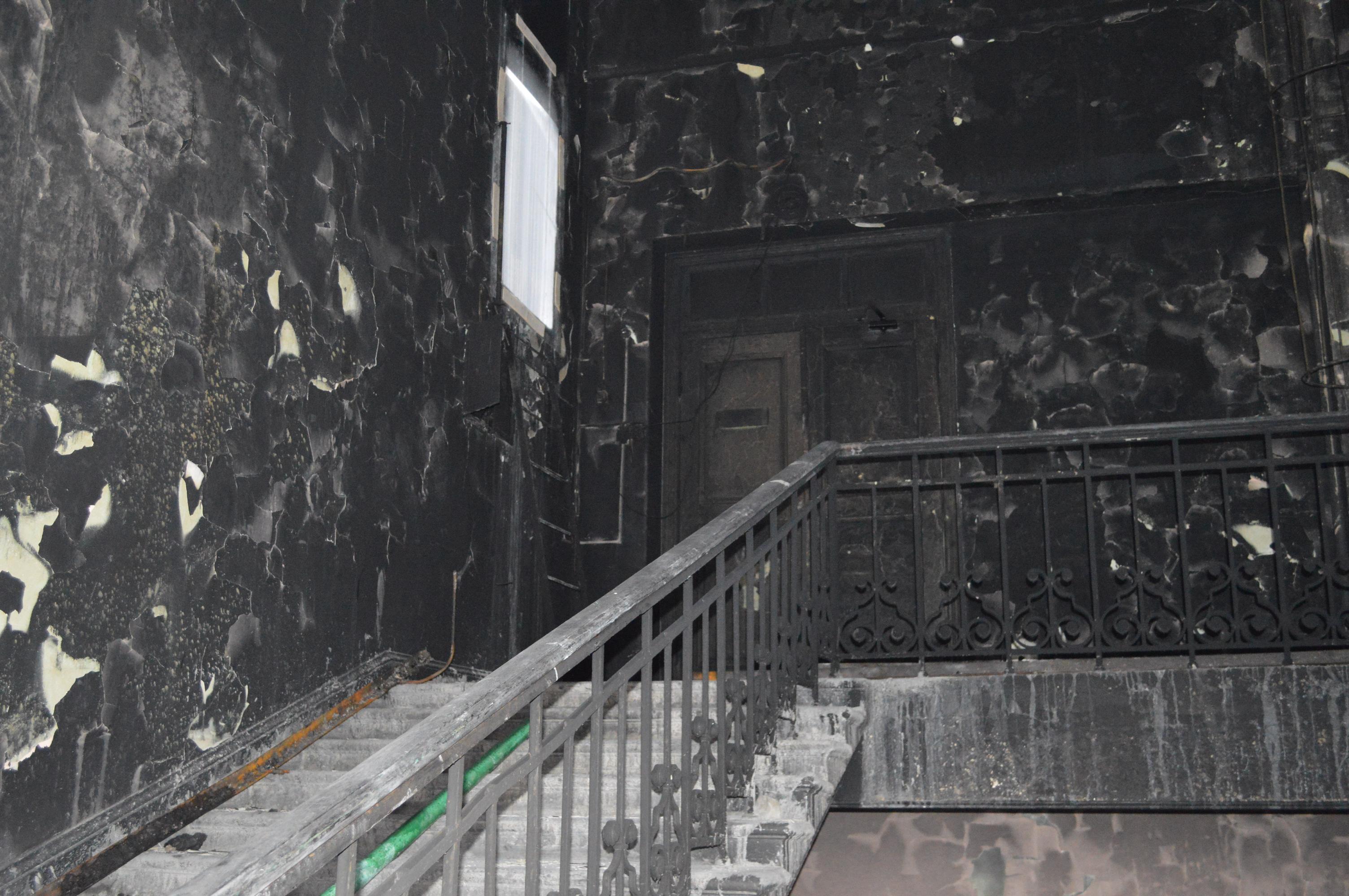 Специалисты оценивают ущерб от пожара в ДК имени Орджоникидзе (ФОТО) - фото 1