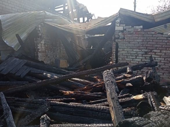 Два дома и автомобиль сгорели в Выксе - фото 6