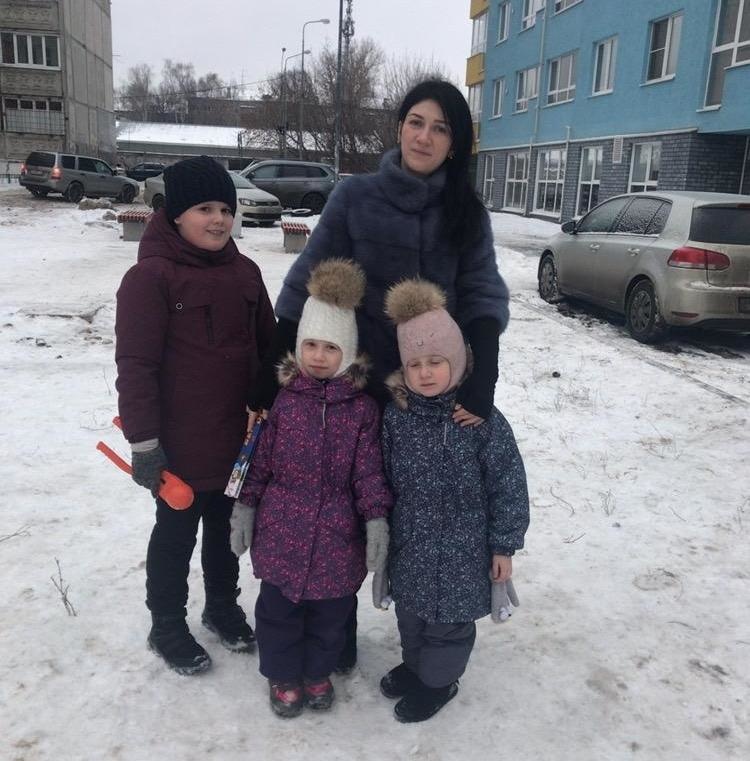 Волонтеры помогли многодетной маме в Нижнем Новгороде восстановить квартиру после потопа - фото 1
