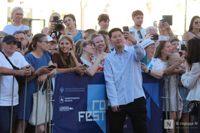 Знаменитости здесь: фоторепортаж с открытия &laquo;Горький fest&raquo; в Нижнем Новгороде - фото 66