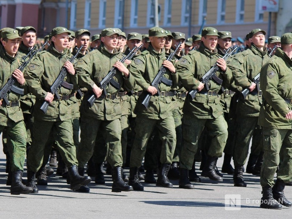 Более 1,2 тысячи военнослужащих репетировали Парад Победы в Нижнем Новгороде