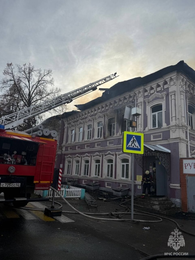 Крупный пожар в магазине потушили в Нижегородской области - фото 1