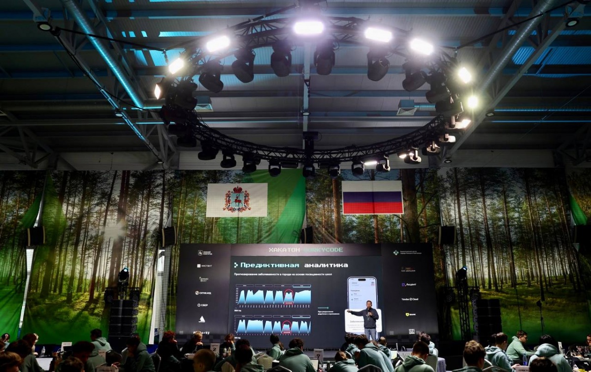 Мэр Нижнего Новгорода посетил марафон второго хакатона &laquo;GORKYCODE&raquo; - фото 3