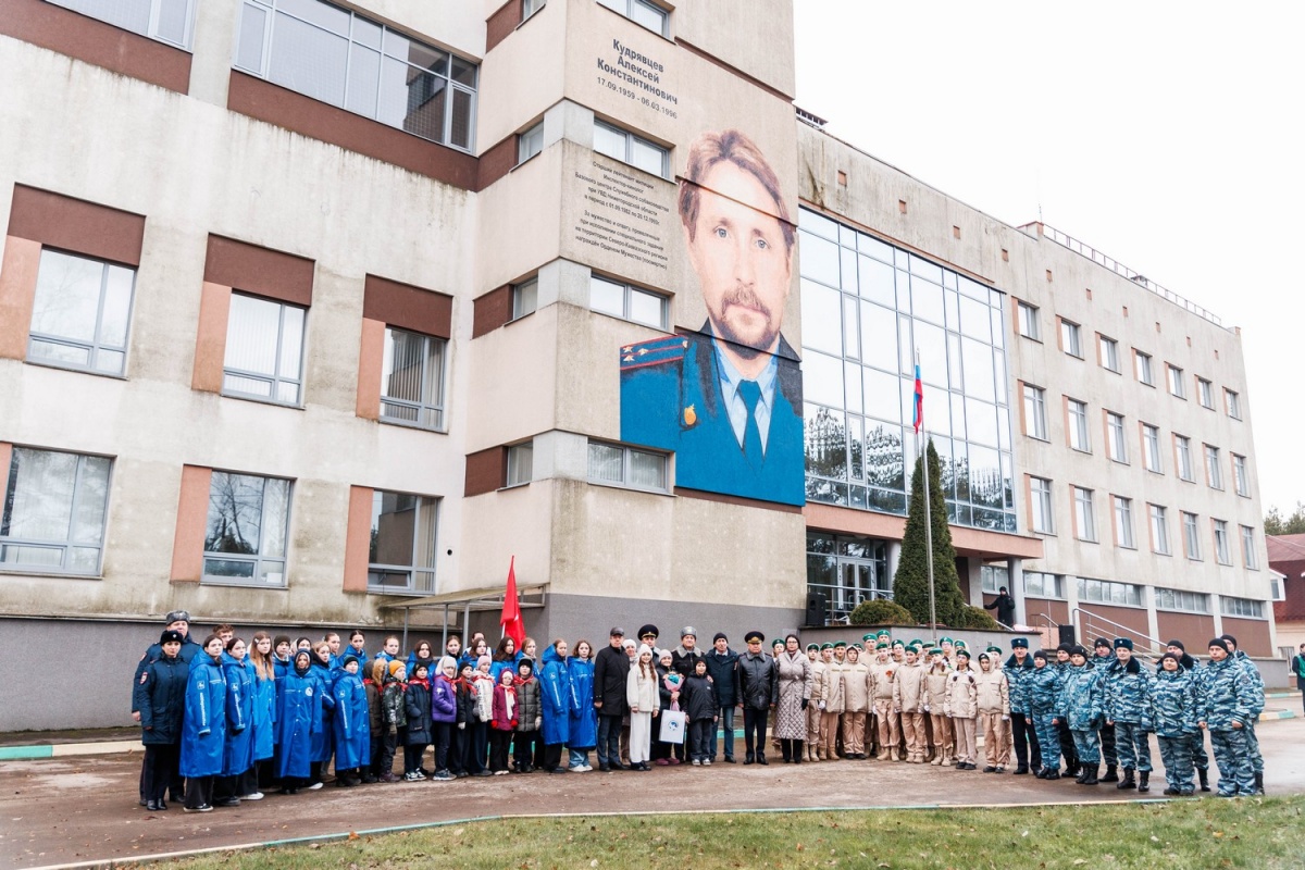 Масштабное граффити в честь героя-кинолога появилось в Нижнем Новгороде - фото 1