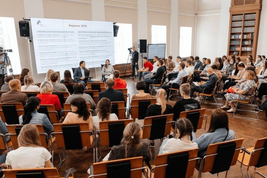 Ректор Мининского университета Виктор Сдобняков проведет встречу со студентами