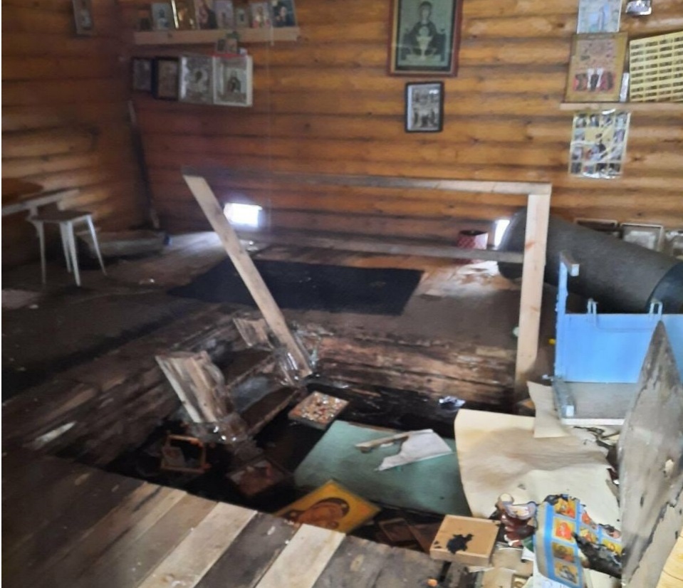 Вандалы сломали и сожгли купели в Балахнинском районе - фото 1