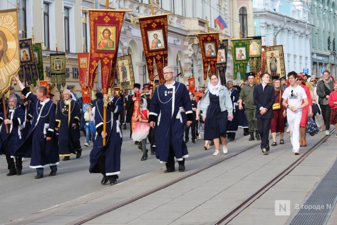 Фоторепортаж: как прошел пасхальный крестный ход в Нижнем Новгороде - фото 57