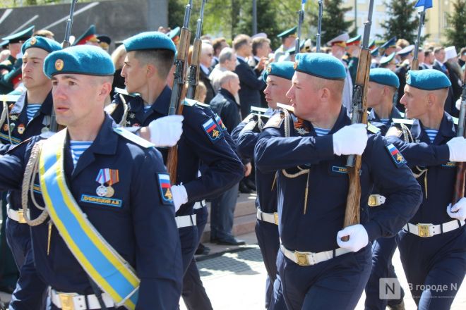 Без парада и салюта: как прошел День Победы в Нижнем Новгороде — фоторепортаж - фото 139