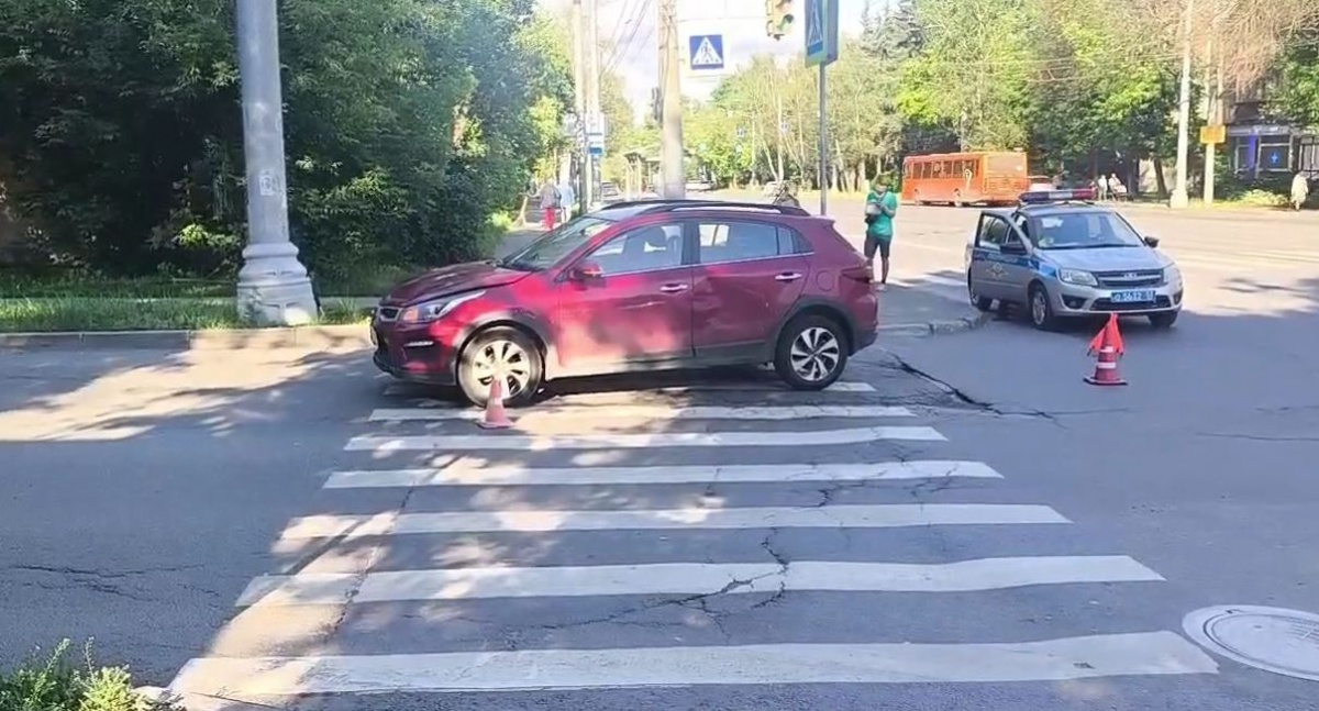 Иномарка сбила ребенка на самокате в Нижнем Новгороде - фото 1
