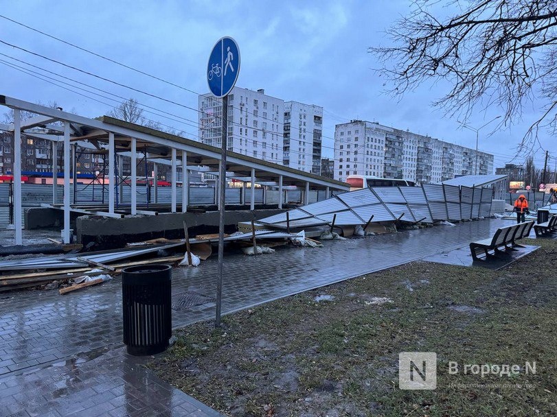 Ураган повалил деревья и заборы в Нижнем Новгороде: публикуем фото - фото 1