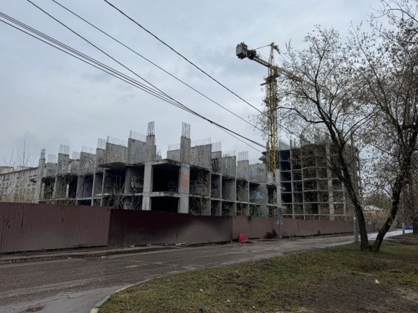 Десятилетний долгострой на улице Гончарова сносят в Нижнем Новгороде - фото 6