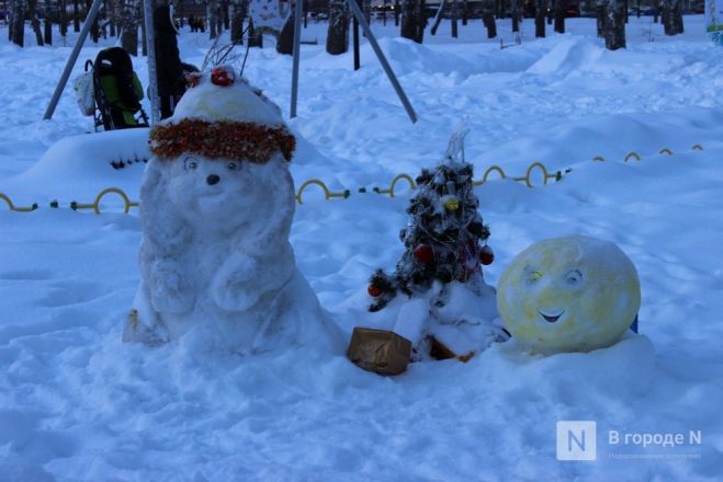 Чебурашка, Крош и кролики: скульптуры из снега украсили парк Пушкина - фото 7