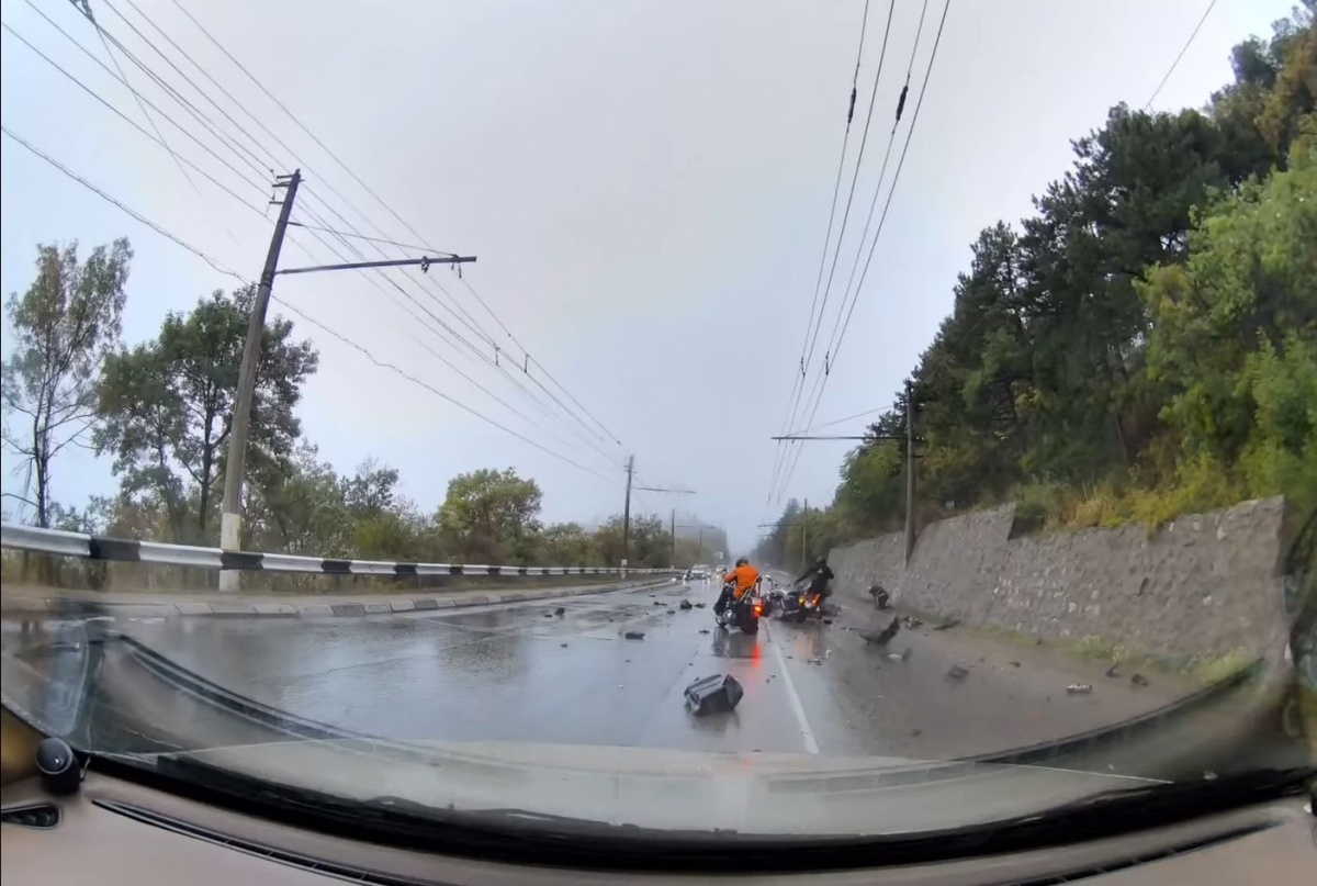 Нижегородские байкеры пострадали в ДТП на Ялтинской трассе в Крыму - фото 1