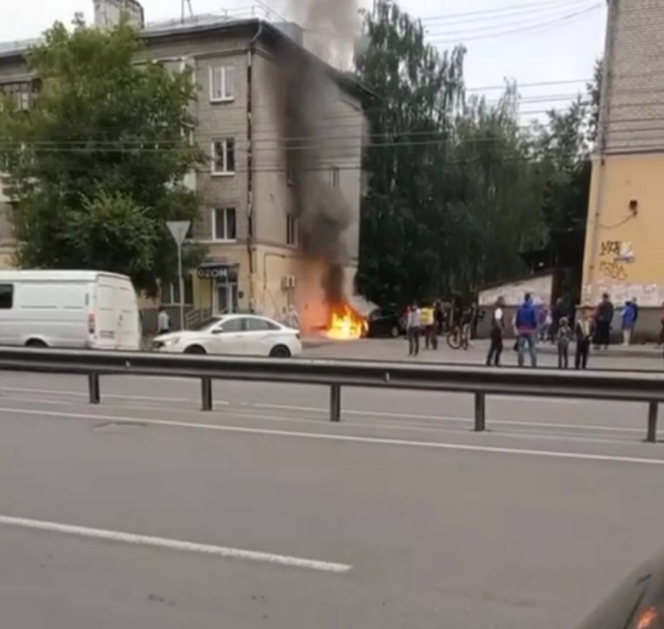 Иномарка взорвалась и сгорела в Московском районе | 13.07.2023 | Нижний  Новгород - БезФормата