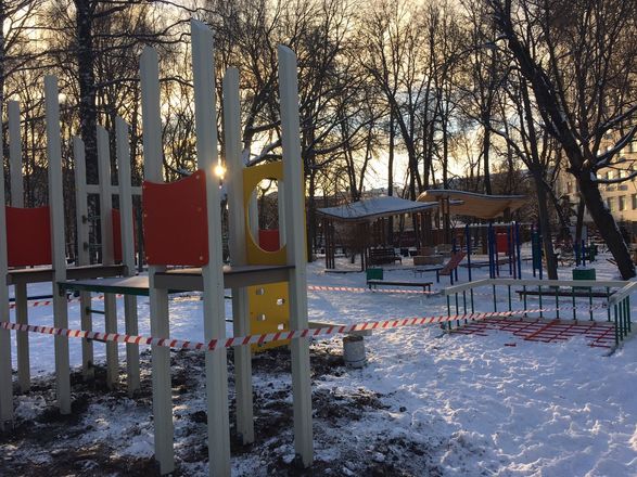Новую детскую площадку устанавливают в нижегородском парке Свердлова - фото 2