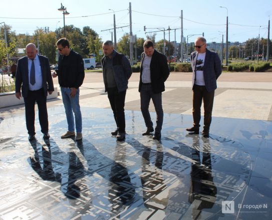 Благоустройство площади у Автозаводского универмага завершено в Нижнем Новгороде - фото 60