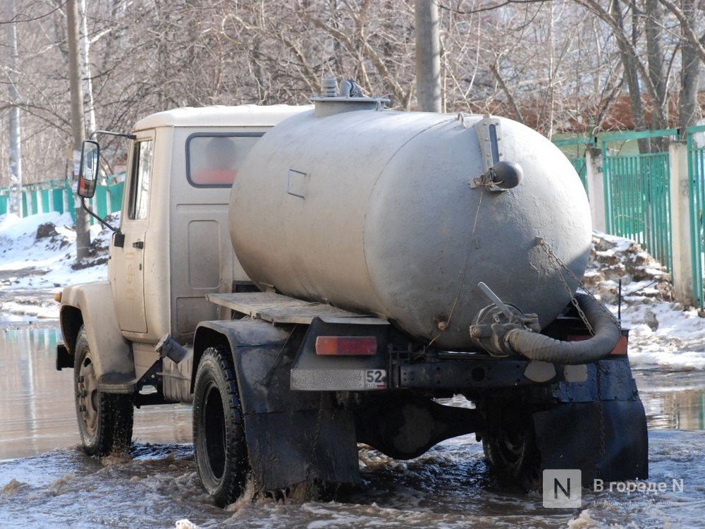 Жидкие бытовые отходы сливали в овраг в Краснобаковском районе - фото 1