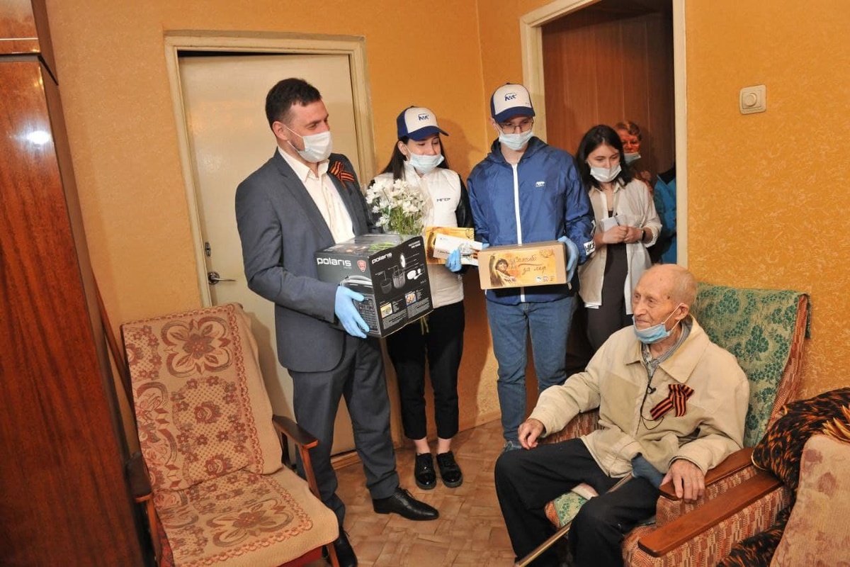 Ветераны-автозаводцы получили подарки в преддверии Дня Победы - фото 6