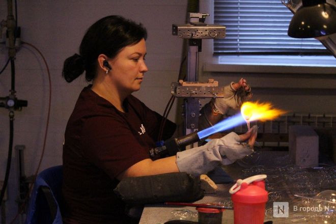 Волшебство из стекла: фоторепортаж с фабрики елочных игрушек в Нижнем Новгороде - фото 160