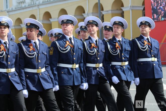 Фоторепортаж: парад в честь 80-й годовщины Победы прошел в Нижнем Новгороде - фото 237