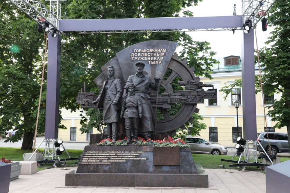 Памятник &laquo;Горьковчанам - доблестным труженикам тыла&raquo; появился в нижегородском Кремле - фото 1