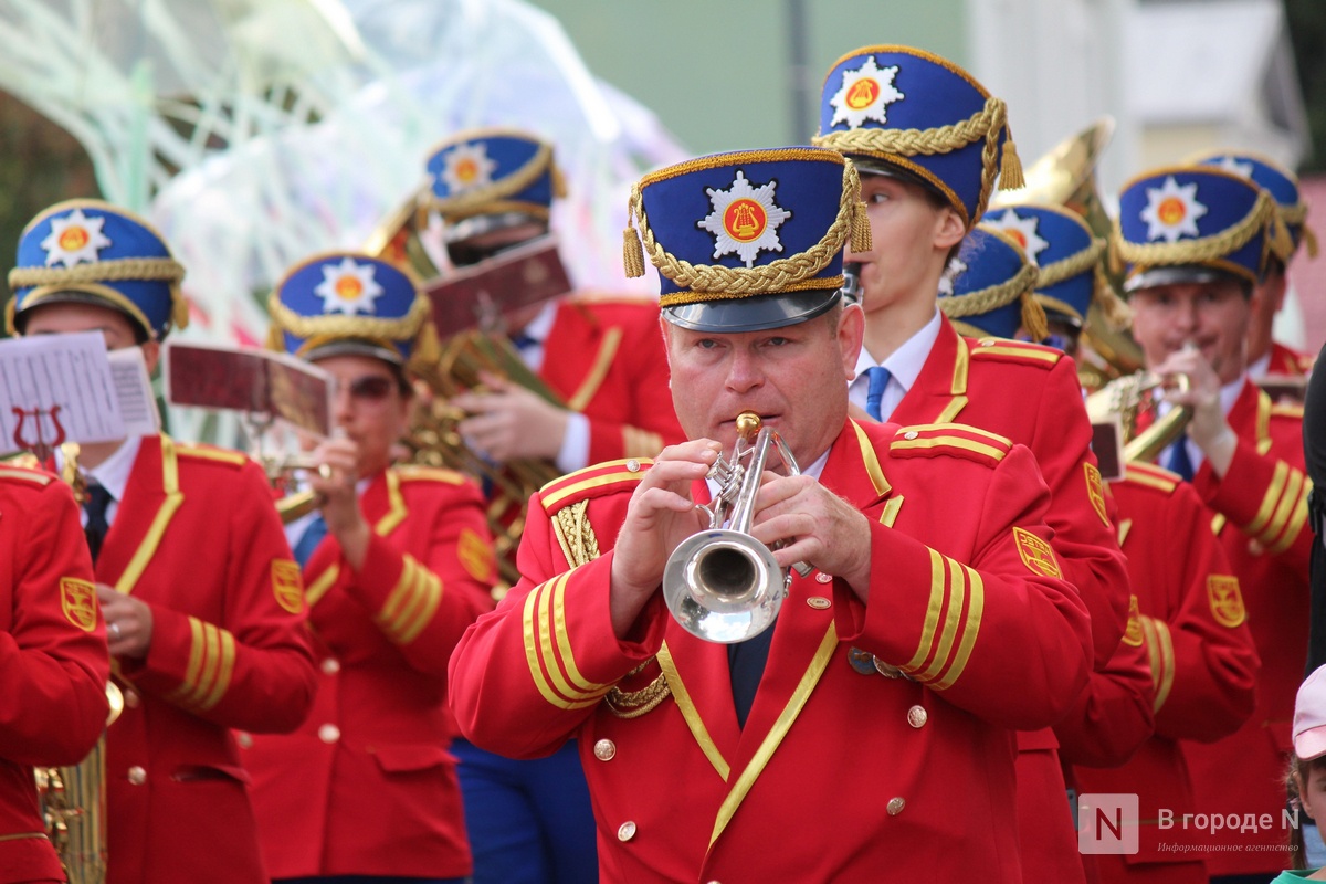 Фоторепортаж: парад духовых оркестров прошел по центру Нижнего Новгорода - фото 1