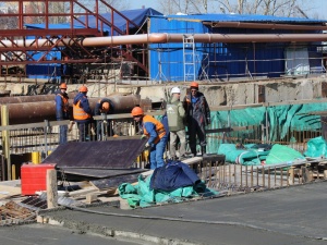 Строителям станции метро «Стрелка» выплатят долги по зарплате на этой неделе