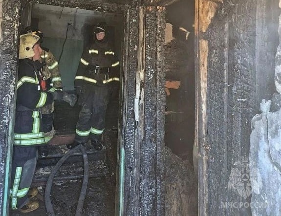 Люди просили о помощи: пятерых спасли из горящего дома в Нижнем Новгороде - фото 1