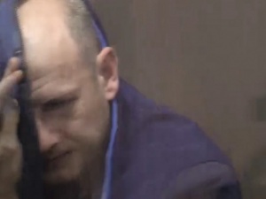 Рыдал и закрывал лицо: совращавшего мальчика актера из «Глухаря» арестовали