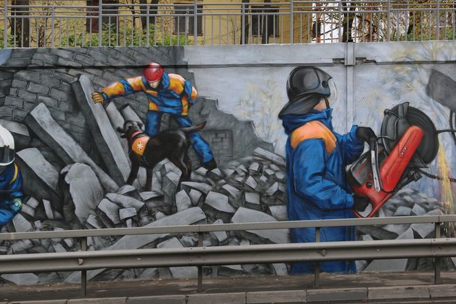 800-метровое граффити, посвященное работе МЧС, появилось на Окском съезде - фото 3