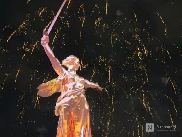 Нижегородцы показали фото и видео салюта, прогремевшего над Мамаевым курганом - фото 2