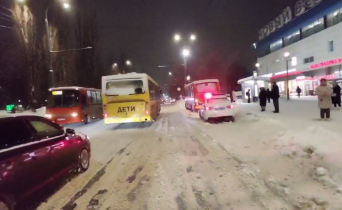 Женщина попала в больницу после поездки в автобусе в Нижнем Новгороде - фото 1