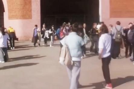 Соцсети: школу № 176 снова эвакуировали в Нижнем Новгороде
