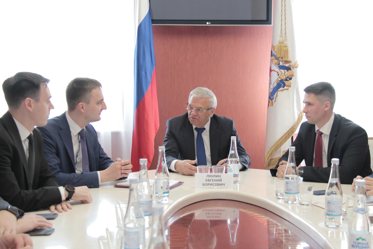 Евгений Люлин встретился с представителями молодёжных парламентских структур регионов ПФО и Республики Беларусь - фото 1