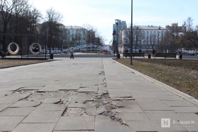 Трещит по швам: как выглядит центр Нижнего Новгорода после аномальной зимы — фоторепортаж - фото 108