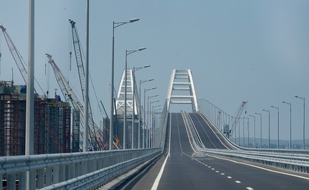 Россиянам будут выдавать медали за строительство Крымского моста