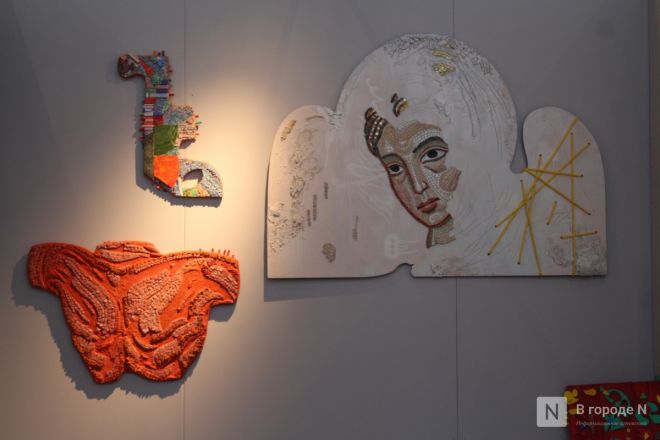Фоторепортаж: выставка &laquo;АРТ МИР &mdash; 2026&raquo; открылась в Нижнем Новгороде - фото 104