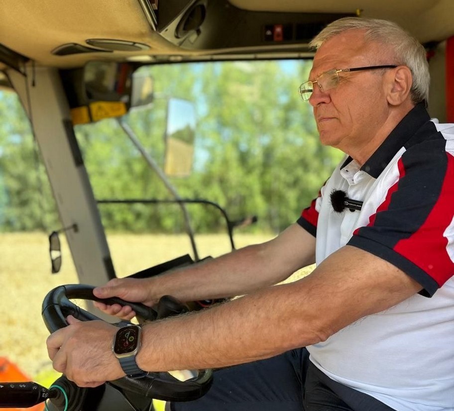 Председатель нижегородского парламента вспомнил, как был комбайнером - фото 1