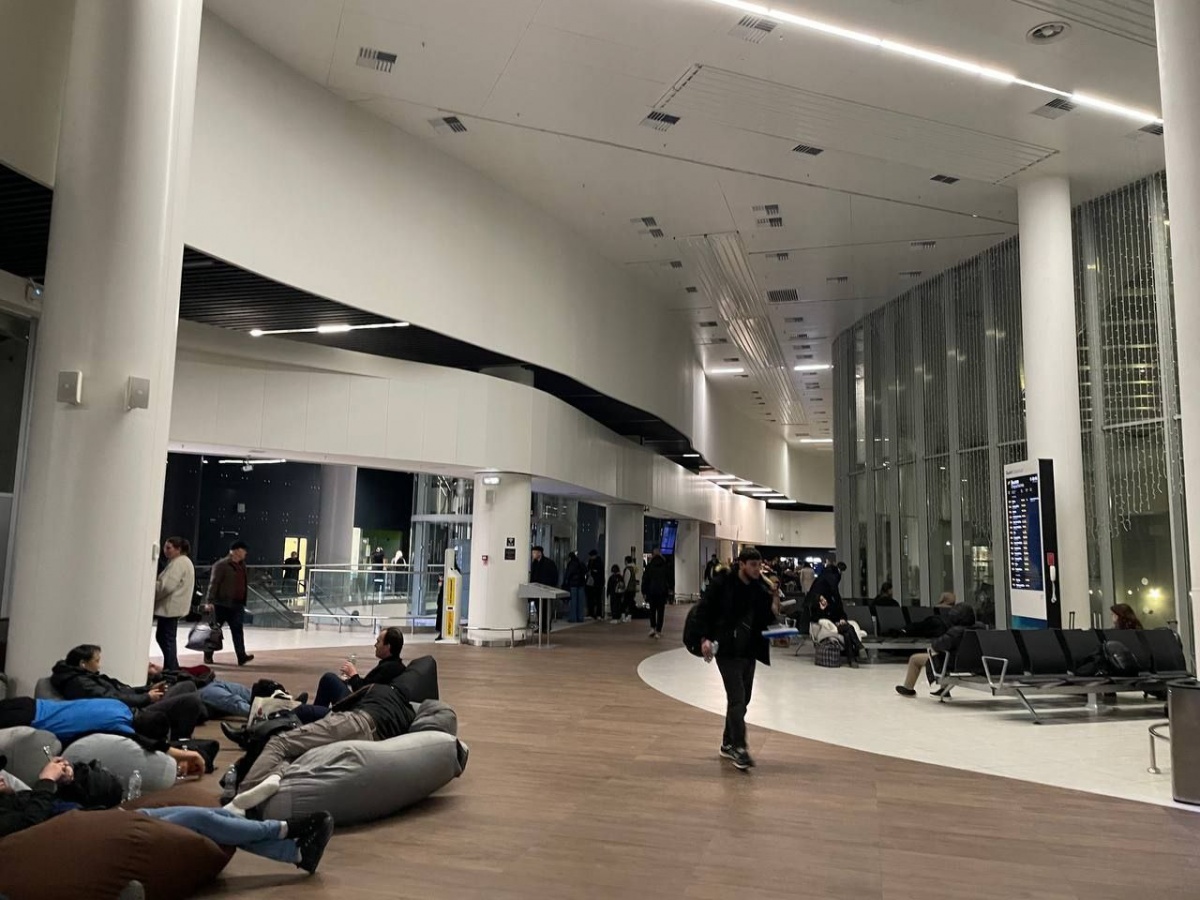 855 человек отправили из нижегородского аэропорта в Москву на автобусах - фото 1