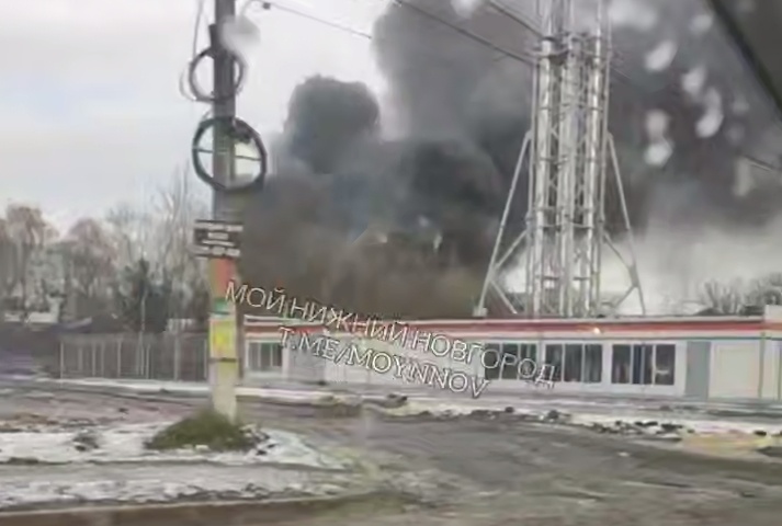 Столб черного дыма в Канавинском районе напугал нижегородцев - фото 1