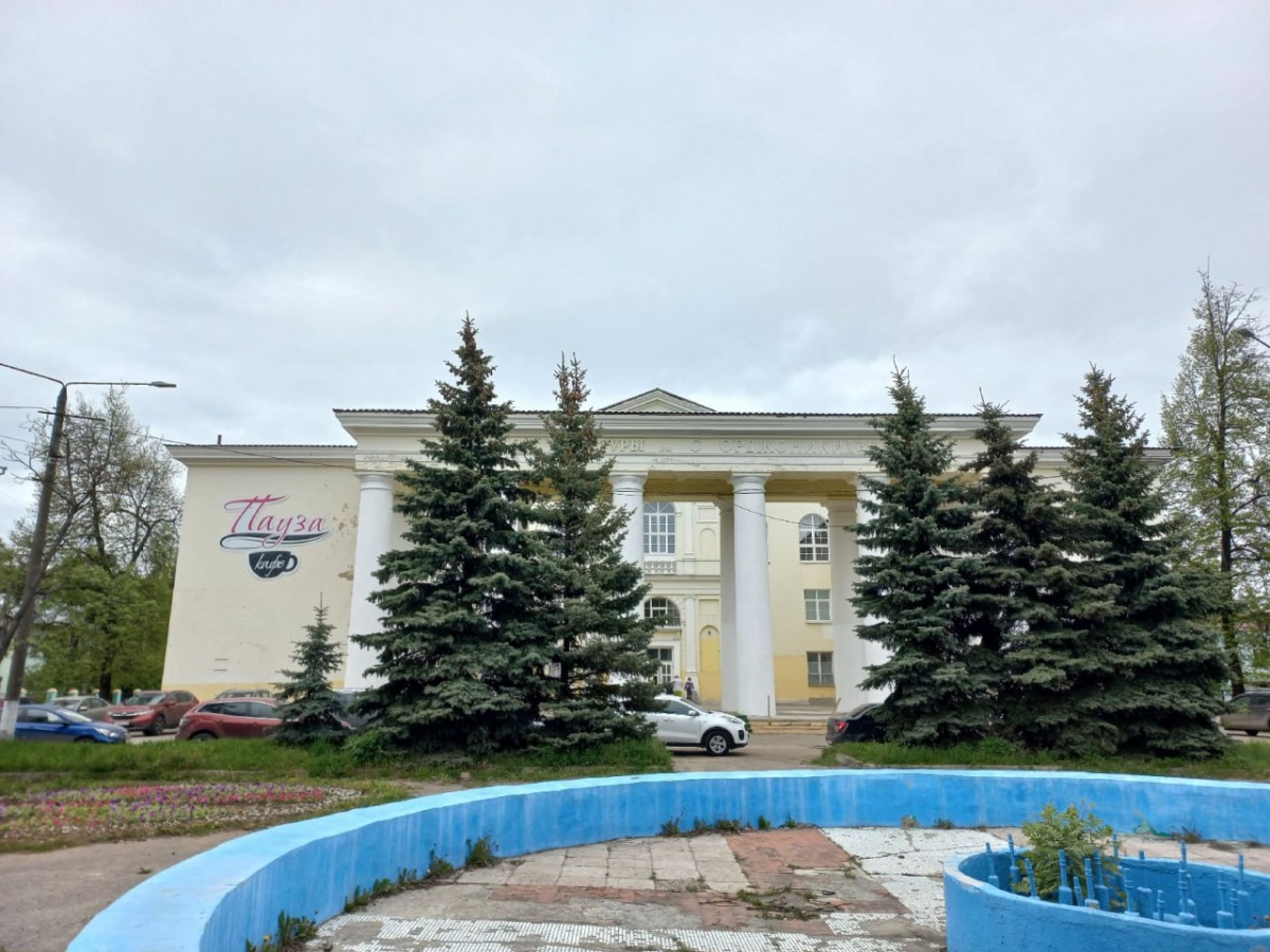 Площадь и фонтан у ДК Орджоникидзе передадут в муниципальную собственность - фото 1