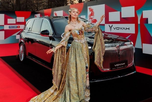 Флагман VOYAH ТАЙШАН / TAISHAN &mdash; герой красной дорожки открытия 48-го ММКФ - фото 3