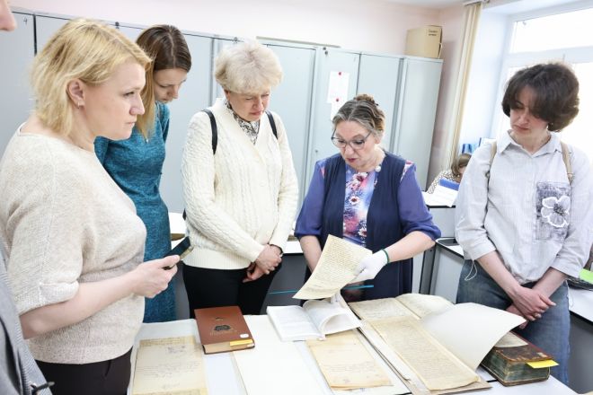 Сотрудники законодательного собрания посетили нижегородский Центральный архив  - фото 1
