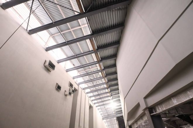 Основания тренировочных полей Ледового дворца смонтировали на Стрелке - фото 2