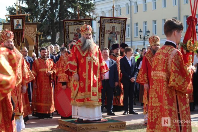 Фоторепортаж: как прошел пасхальный крестный ход в Нижнем Новгороде - фото 72