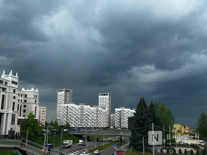 Громкий звук, похожий на взрыв, напугал людей в центре Нижнего Новгорода