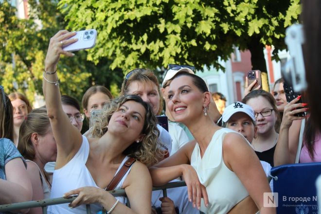 Знаменитости здесь: фоторепортаж с открытия &laquo;Горький fest&raquo; в Нижнем Новгороде - фото 100
