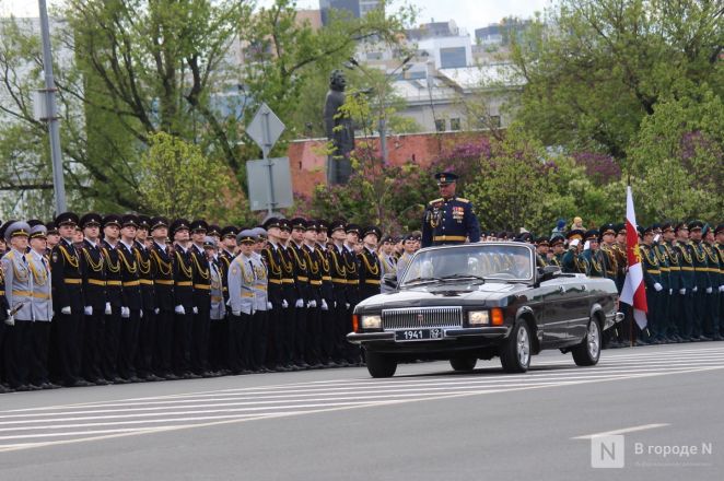 Фоторепортаж: парад в честь 80-й годовщины Победы прошел в Нижнем Новгороде - фото 105