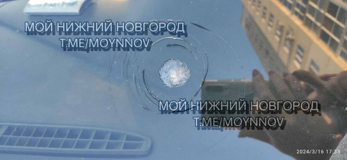 Неизвестный расстреливает машины в Нижнем Новгороде - фото 1