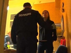 Пьяная нижегородка бросила пятерых детей одних дома